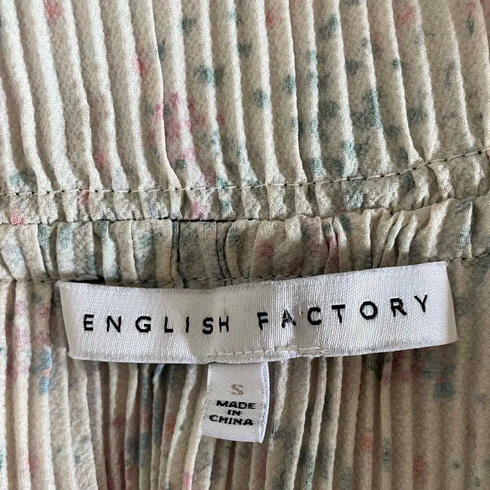 English Factory Sleeveless Pleated Floral Blouse – Size Small - Picture 5 of 5